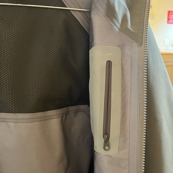 Arcteryx Salal Jacket Women’s - Small - Like New! - Picture 5 of 11